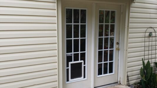 Home in door pet door grid